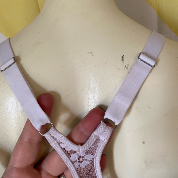 White Maidenform 38C lace racerback front closure - Picture 5 of 13